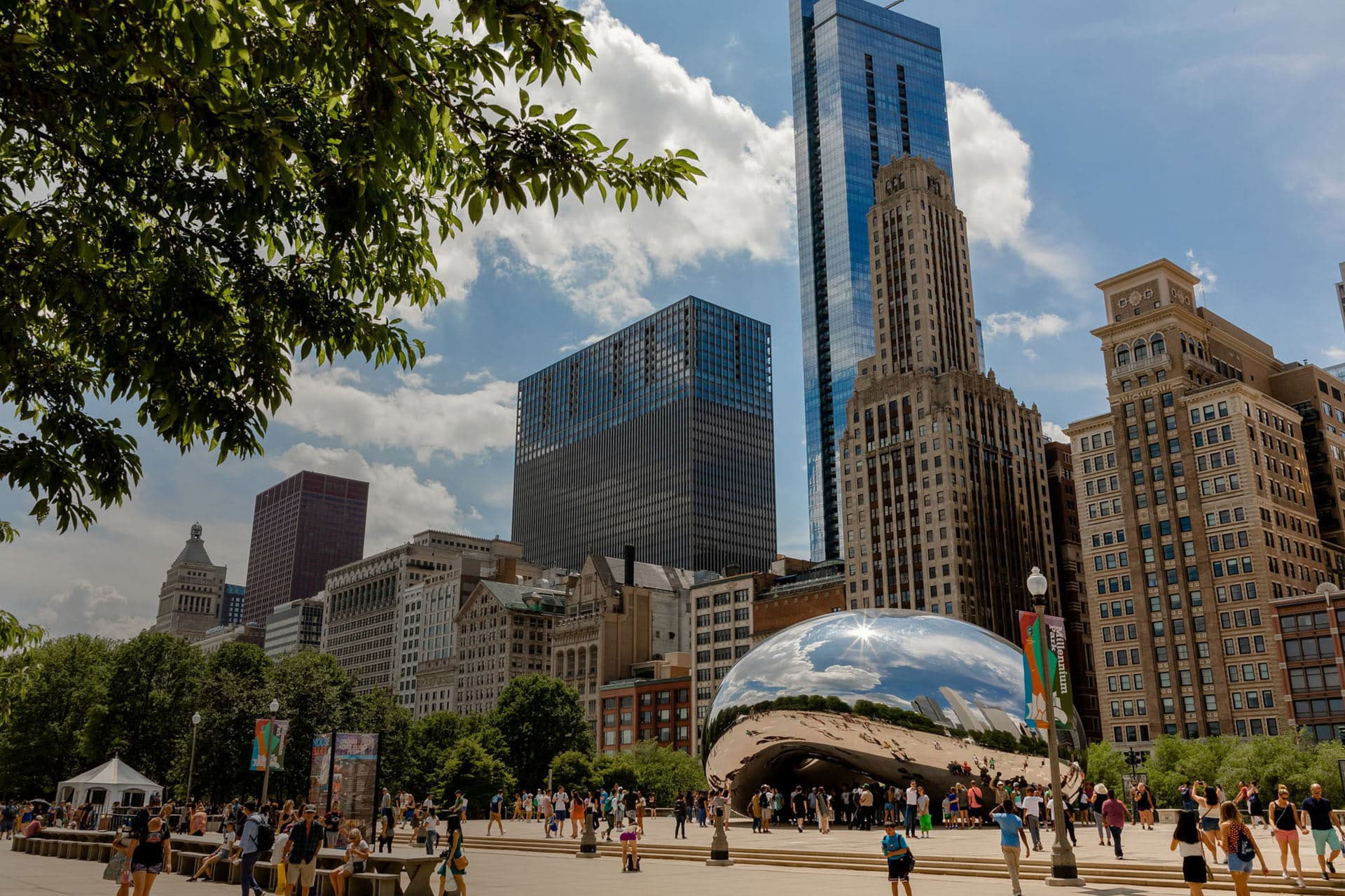 Chicago skyline and Cloud Gate, a getaway prize example